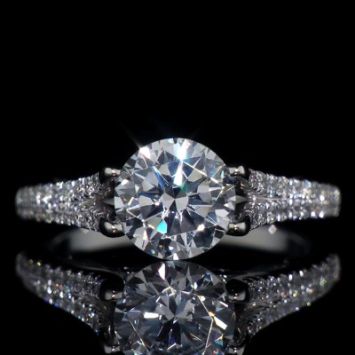 2,76 Karat Vintage Moissanite Solitaire geteilter Schaft Verlobungsring 14K Weißgold