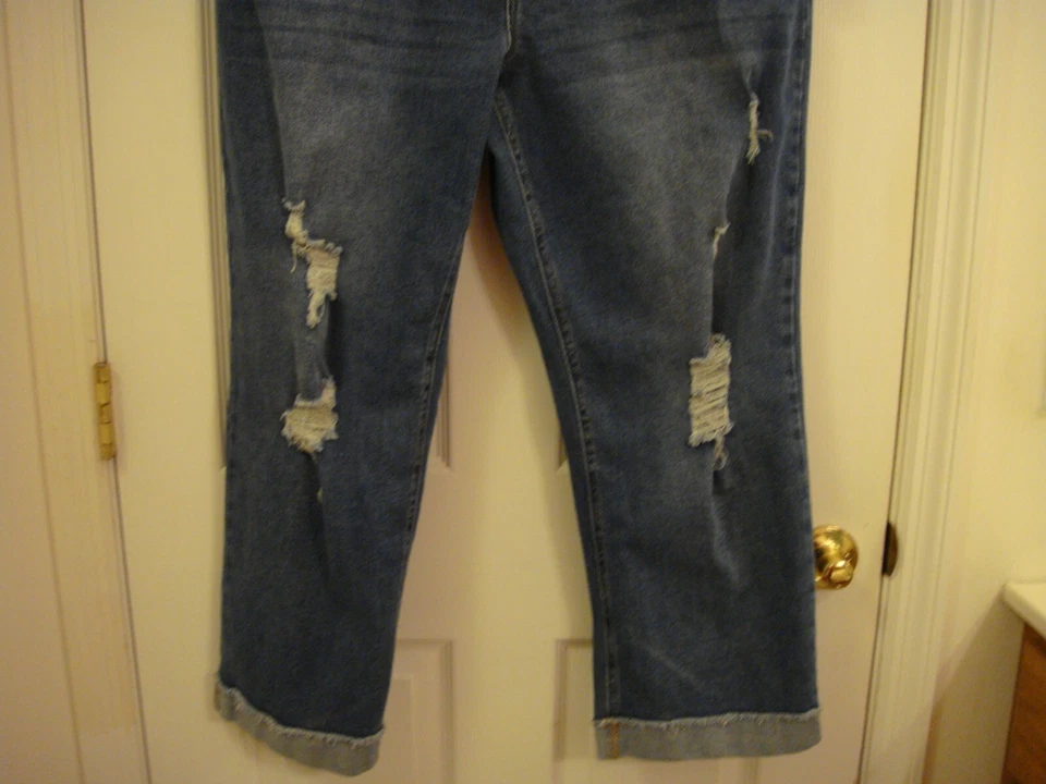 Time And Tru Denim Blue Stretch Comfort Ripped Maternity Capris Sz XXL (20) NEW - Image 4 of 4