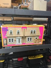 PLAY ‘N CARRY DOLL HOUSE 1983 DURHAM INDUSTRIES 5 ROOMS OF FURNITURE SEALED