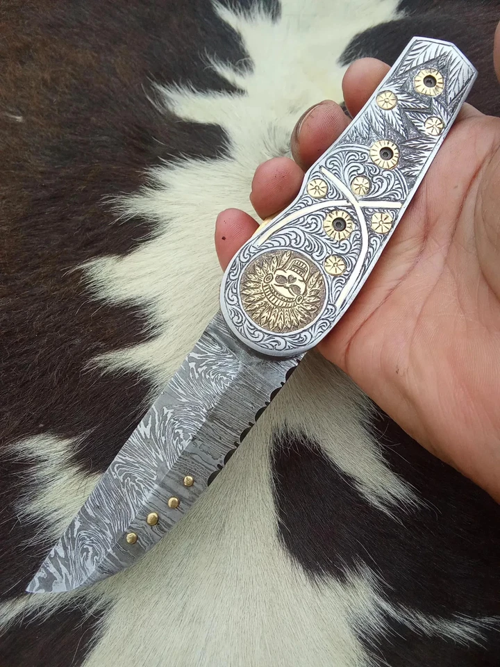 Cuchillo Plegable de Bolsillo de Acero Damasco Grabado a Mano Personalizado Artículo de Coleccionistas Foto 4 de 4