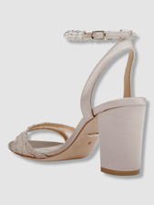  215 Badgley Mischka Women's Ivory Koko Ankle Strap Heel Sandals Shoes Size 9.5