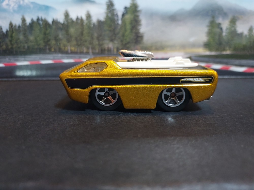 1/64 diecast Hot Wheels Deora Tooned