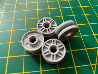 4 Originalteile Lego Felge schmal Ø18 x 7 tiefe Speichen hellgrau Fahrzeug TECHNIK