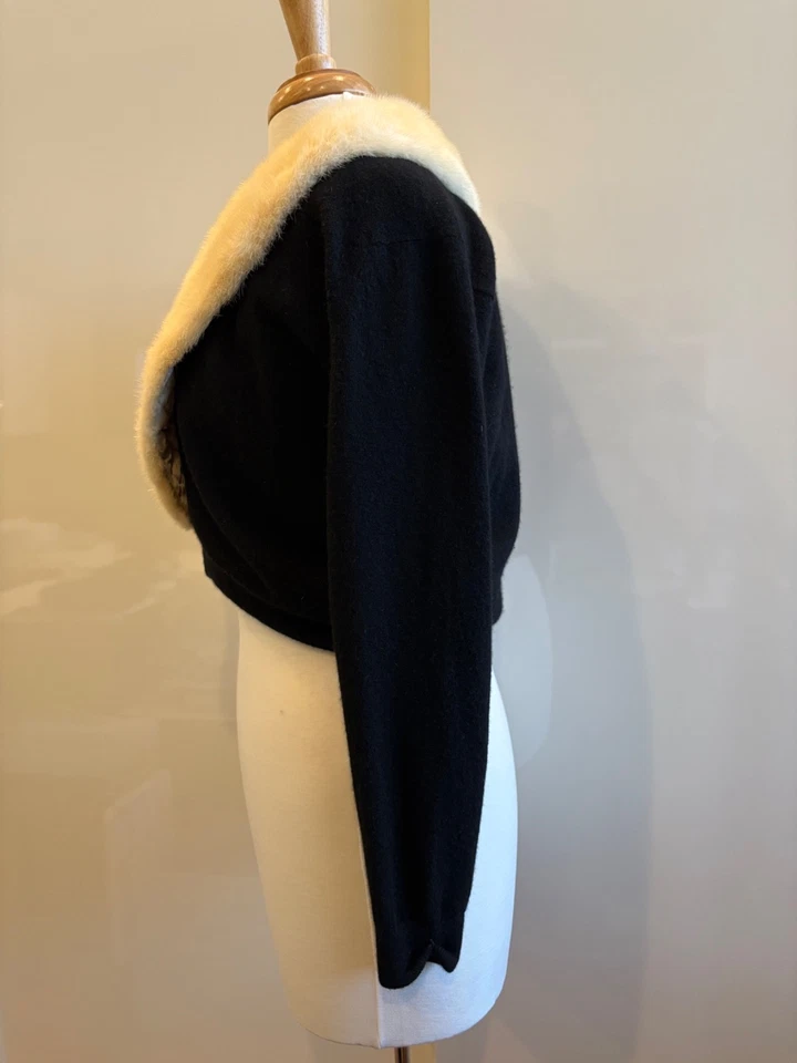 VTG Quality House 100% Cashmere Black Sweater W/ Detachable Cream Fur Collar SM - Image 3 of 4