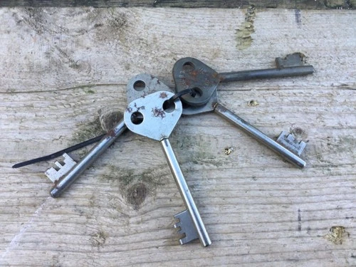 gpo old chubb postbox keys x 4 all different …