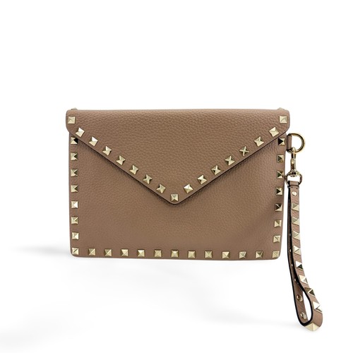 Valentino Garavani Rockstud Envelope Wristlet Clutch Leather Beige Clutche &