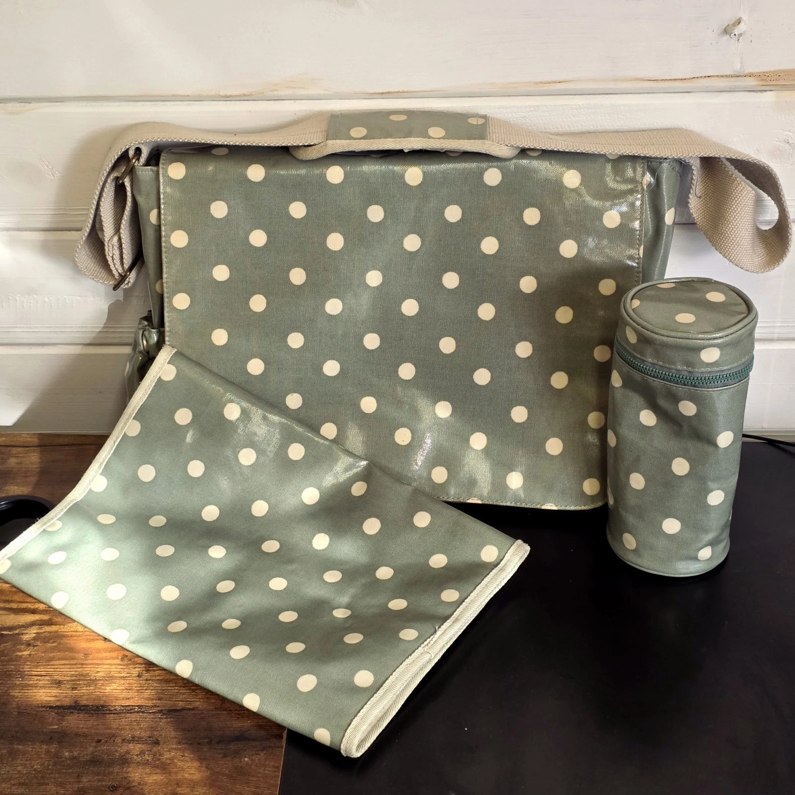 Cath Kidston changing bag sage green white dots Baby bag Changing mat bottle Bag
Opens in a new wind