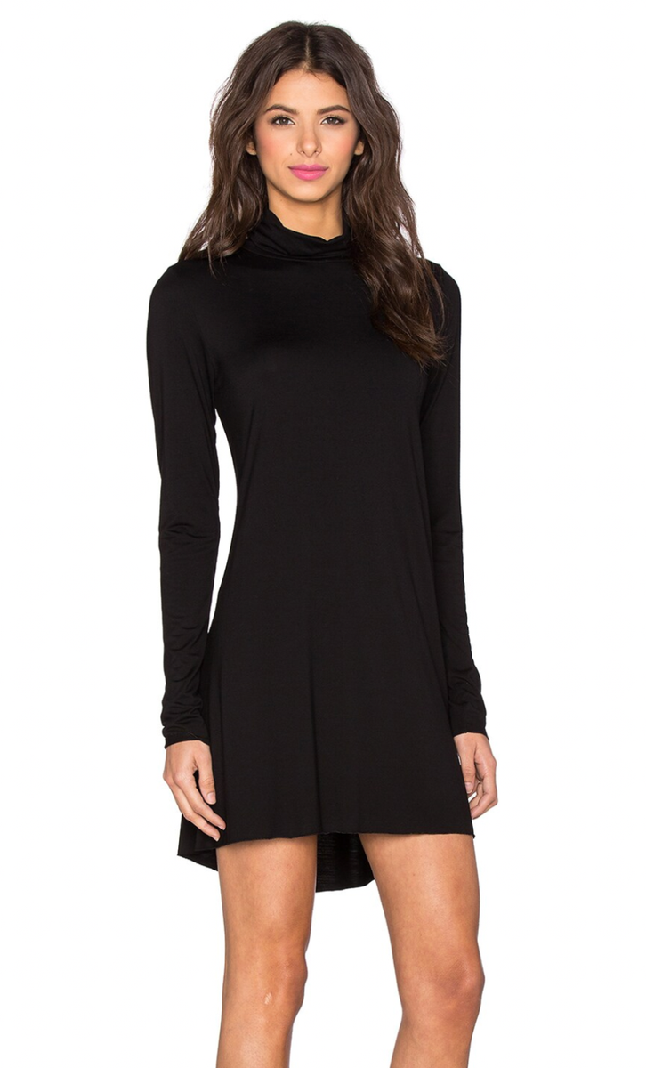 black dress with light pink heels Black dress outfit party, platform heels, chic style outfit