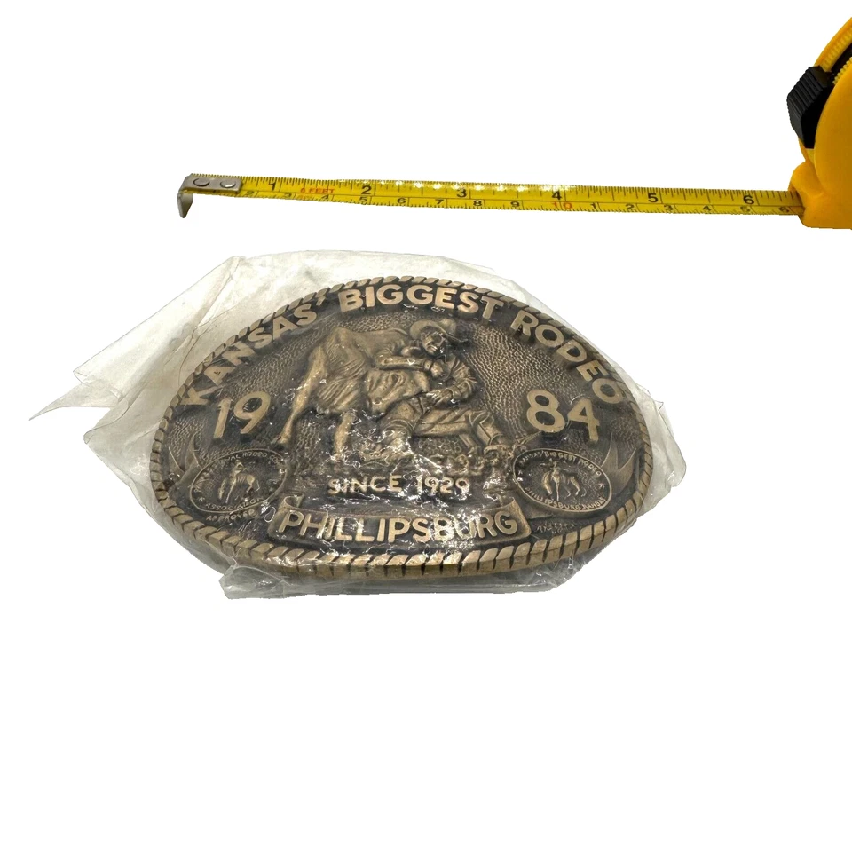 Kansas' Biggest Rodeo Phillipsburg Kansas 1984 hebilla de cinturón de latón #330 Foto 3 de 4