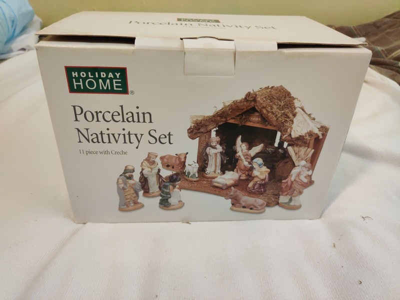 HOLIDAY HOME 11 PIECE PORCELAIN NATIVITY SET WITH WOODEN MANGER HAND PAINTED