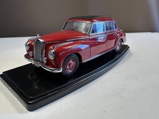 NOREV Mercedes-Benz 300 1:18 with separate case