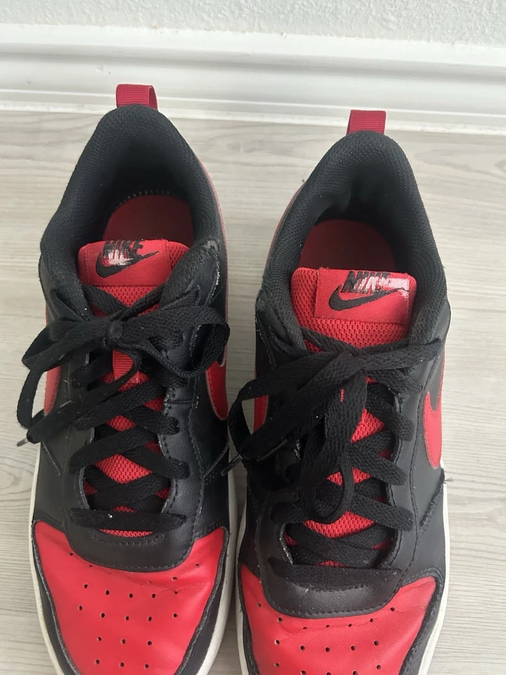 Nike Court Borough Low 2 GS 'Bred' BQ5448-007 Size (7Y). Women’s Size 8.5 - Image 2 of 4