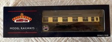 Bachmann Branchline OO Gauge 30-102b British Rail MK1 Coach Chocolate/Cream
