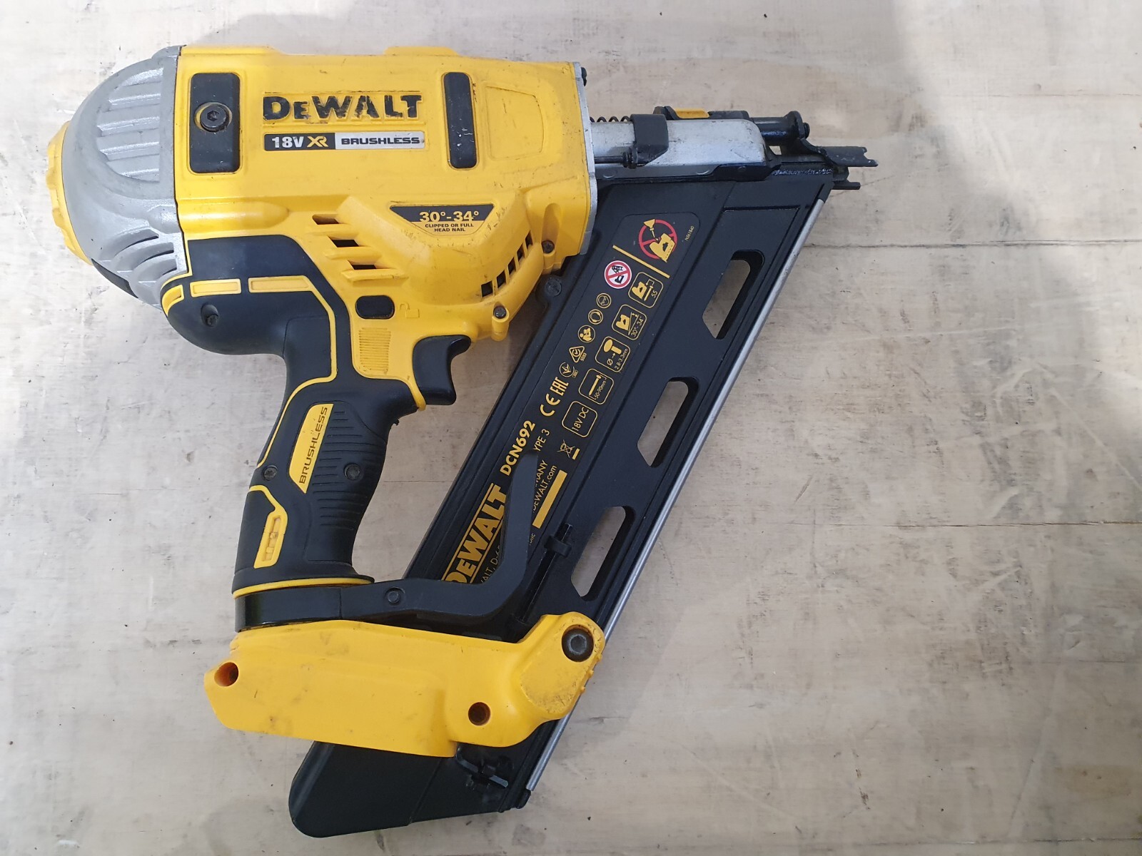 DEWALT DCN692 90MM 18V LIION XR BRUSHLESS FIRST FIX CORDLESS NAIL GUN