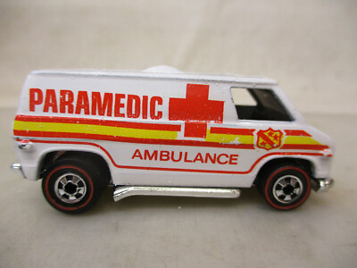 X-32912	Mattel Hot Wheels redline Paramedic Ambulance