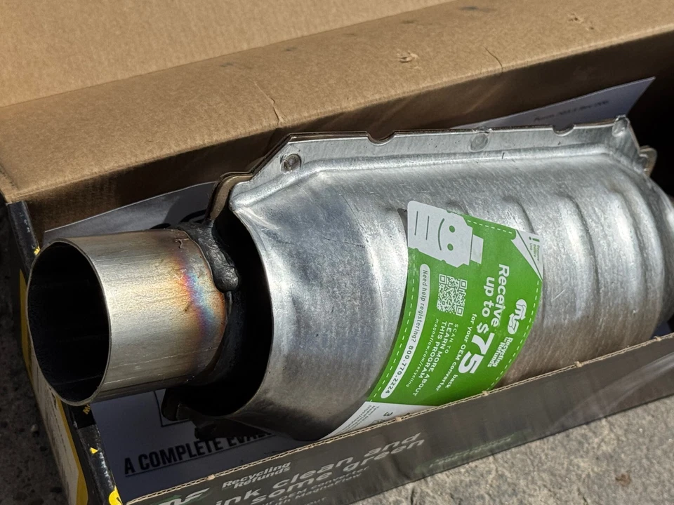 ***AUTHENTIC** MagnaFlow Catalytic Converter 51204: Universal, EPA Compliant - Image 3 of 4