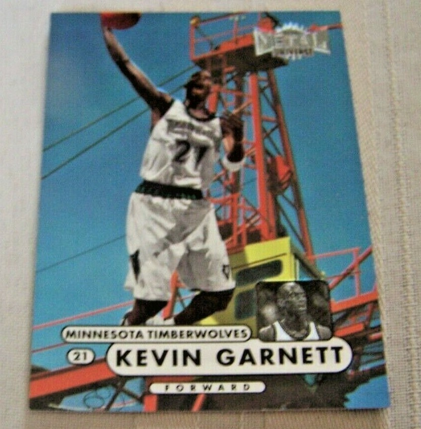 Kevin Garnett 97-98 Metal Universe card #41 Timberwolves NBA