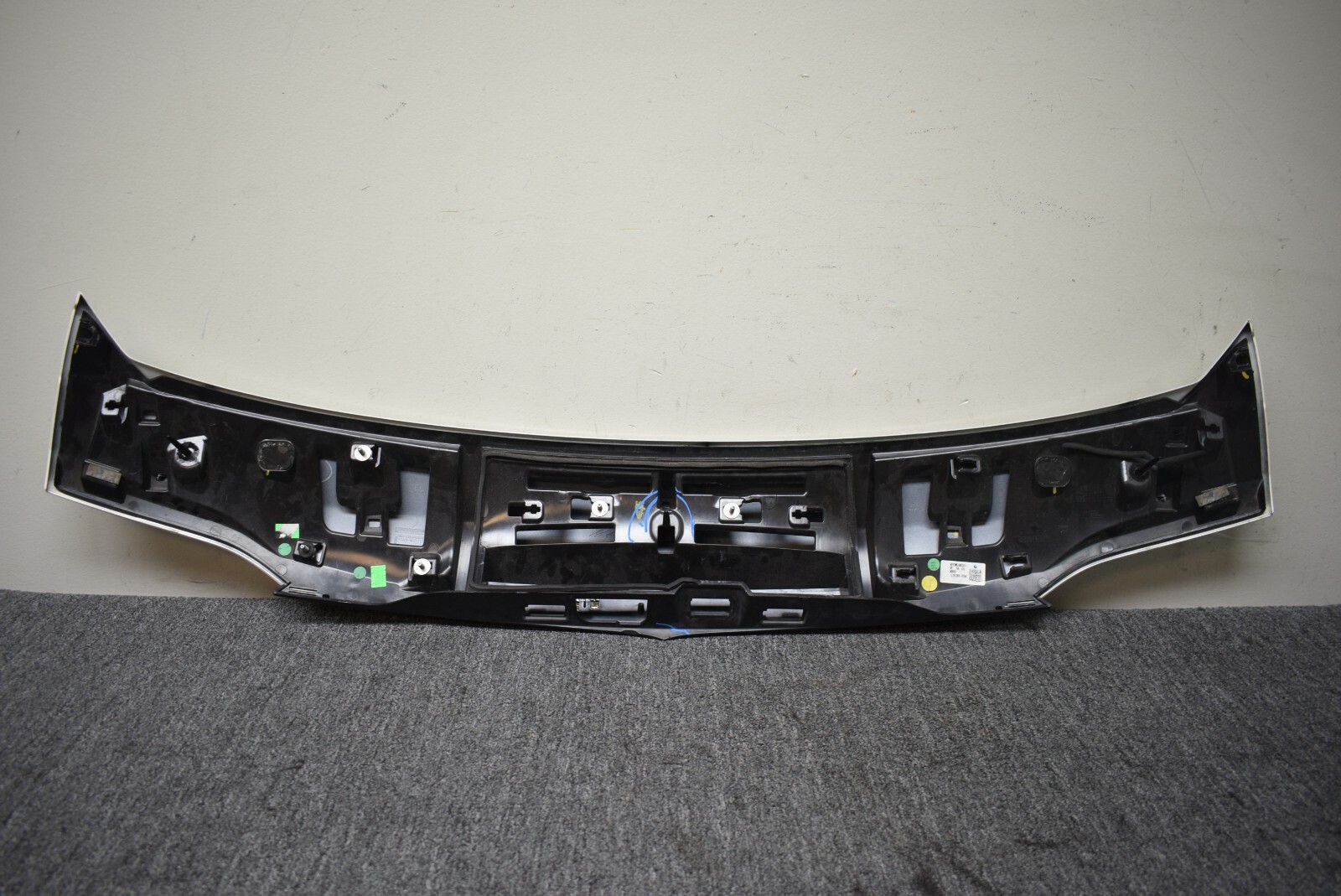 2016-2018 MASERATI LEVANTE REAR TAILGATE SPOILER FACTORY OEM