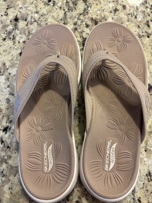SKECHERS Women s Arch Support Floral Beige Synthetic Slip-On Flip Flops 8