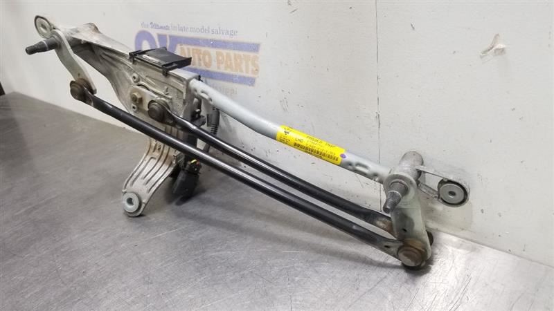 19 2019 MASERATI LEVANTE OEM WINDSHIELD WIPER MOTOR ACTUATOR 670007561