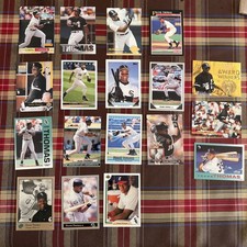 Lot of 18 Frank Thomas Baseball Cards