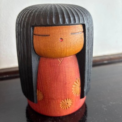 Kokeshi doll Sanpei 三平 Carved chrysanthemum motif art piece Showa retro  14cm
