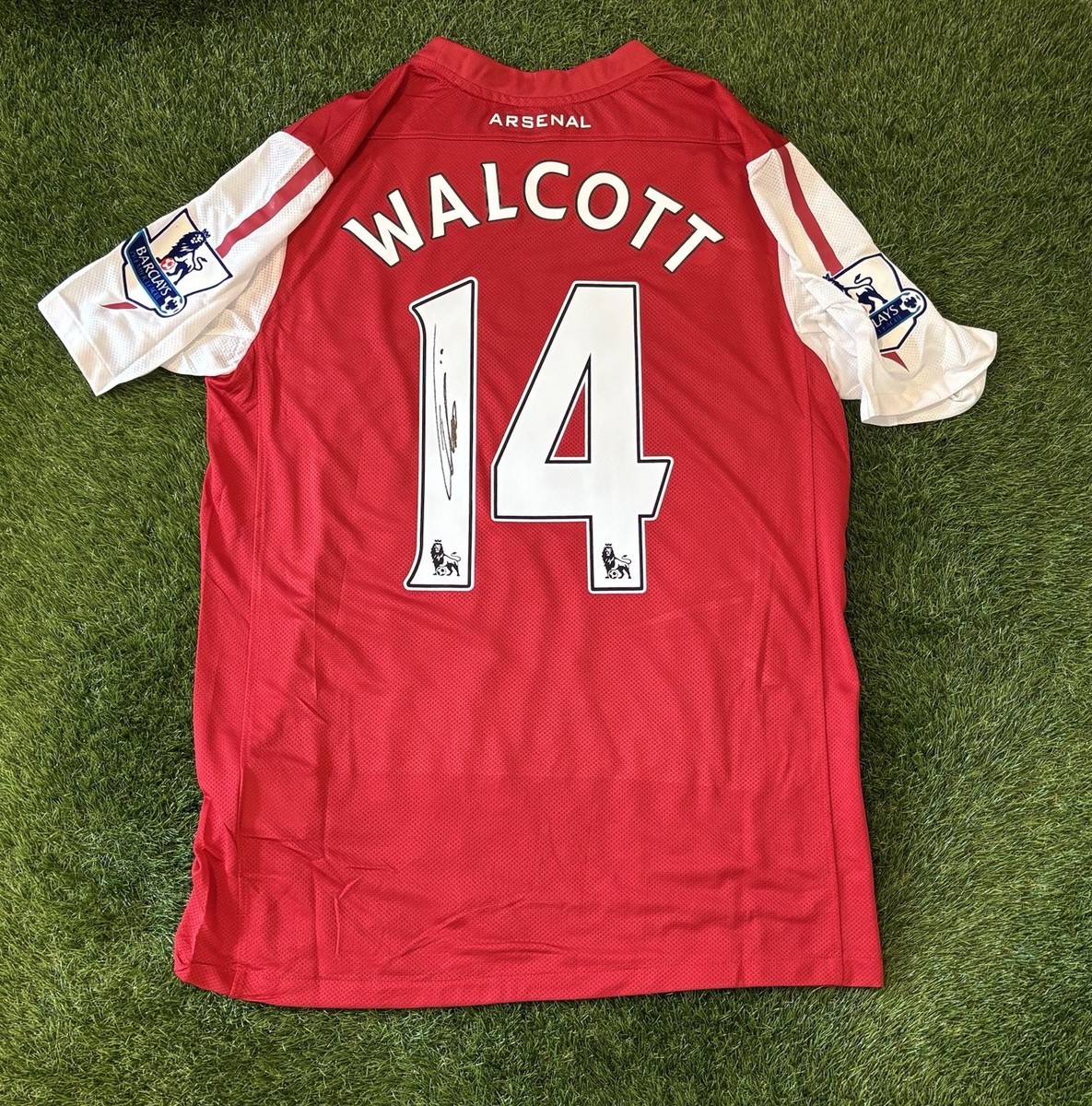Theo Walcott Signed Arsenal 2011/12 home Shirt