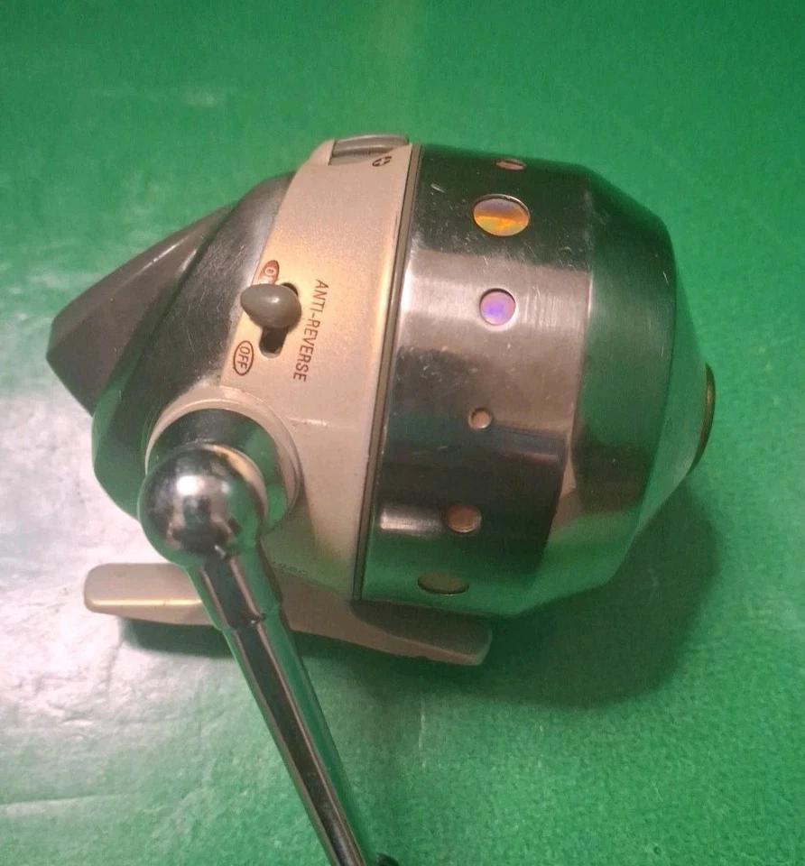 Pflueger 1810 Pesca Cara Cerrada Real, Suave  Foto 3 de 4