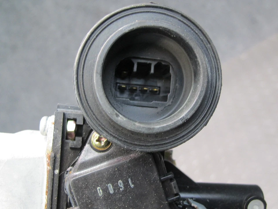 01-06 LEXUS UCF30L LS430 FRONT LEFT DOOR WINDOW REGULATOR W MOTOR OEM - Image 4 of 4