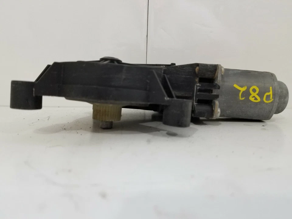 Двигатель заднего правого пассажирского окна 2011 Volkswagen Jetta от оригинального производителя 6R0959812D - Изображение 3 из 4