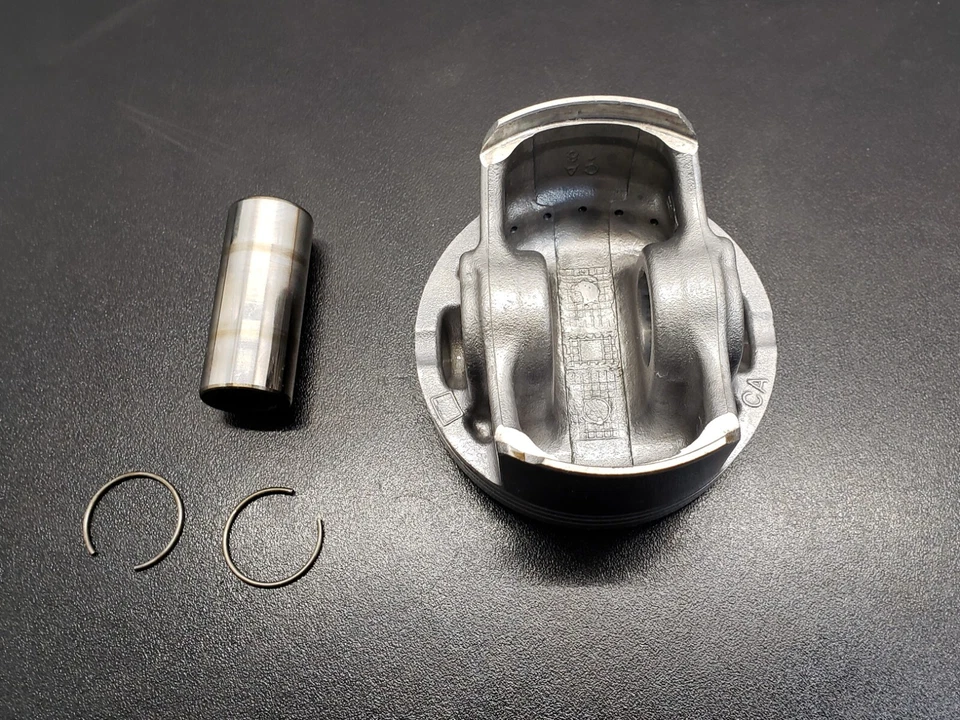 Комплект поршней 2010 - 2011 Honda CR-V K24 B OEM 13020-R40-A00 - Изображение 3 из 4