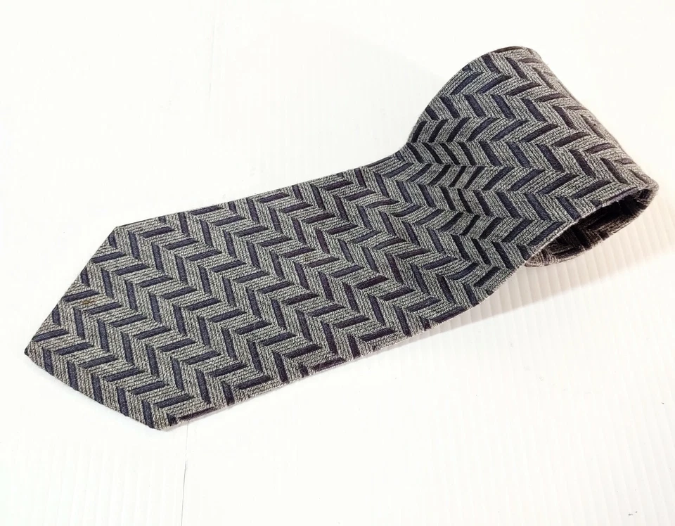 Corbata ERMENEGILDO ZEGNA Gris Grande Geométrica Lujo - 3.75" x 58" Gris Foto 3 de 4