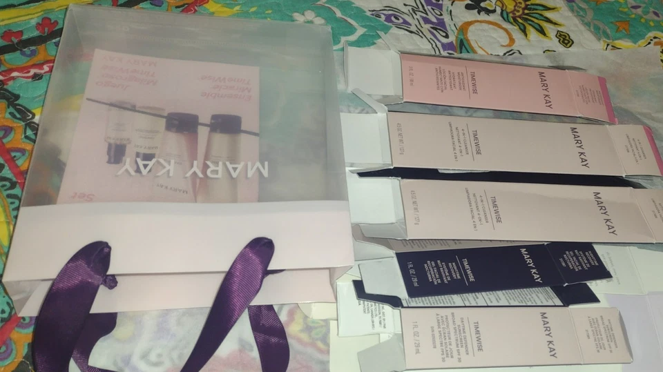 Lote de bolsas de regalo MaryK Consultant, cajas vacías, esponjas, bolsas y formularios de venta, calcomanía Foto 2 de 4