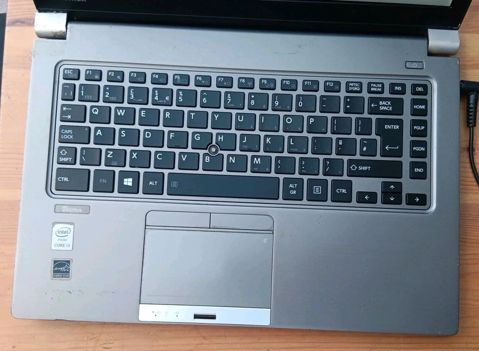 Toshiba Tecra Z40 14" Laptop Intel Core i3 4030U 1.9Ghz 4gb. Missing Parts. Work - Image 3 of 4