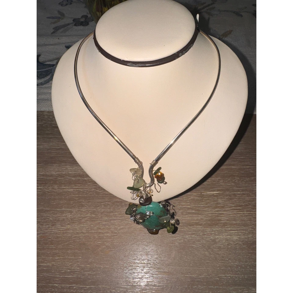 Collar colgante boho envuelto en alambre de piedras preciosas turquesa artesanal de plata de ley Foto 4 de 4
