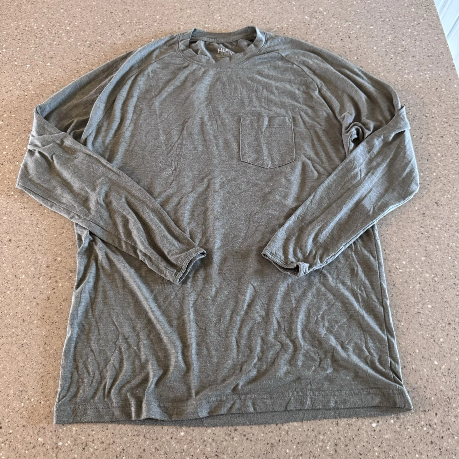 Huk Performance Fishing T Shirt Mens Size Med Long Sleeve Soft Gray