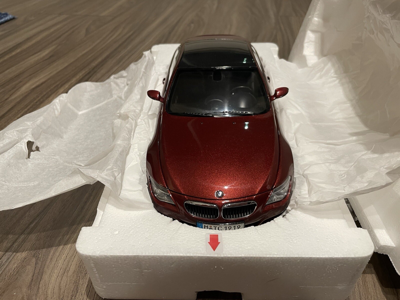 BMW M6 Coupe 1:18 Kyosho Dealer Edition Carbon Roof Indianapolis Red Diecast Car