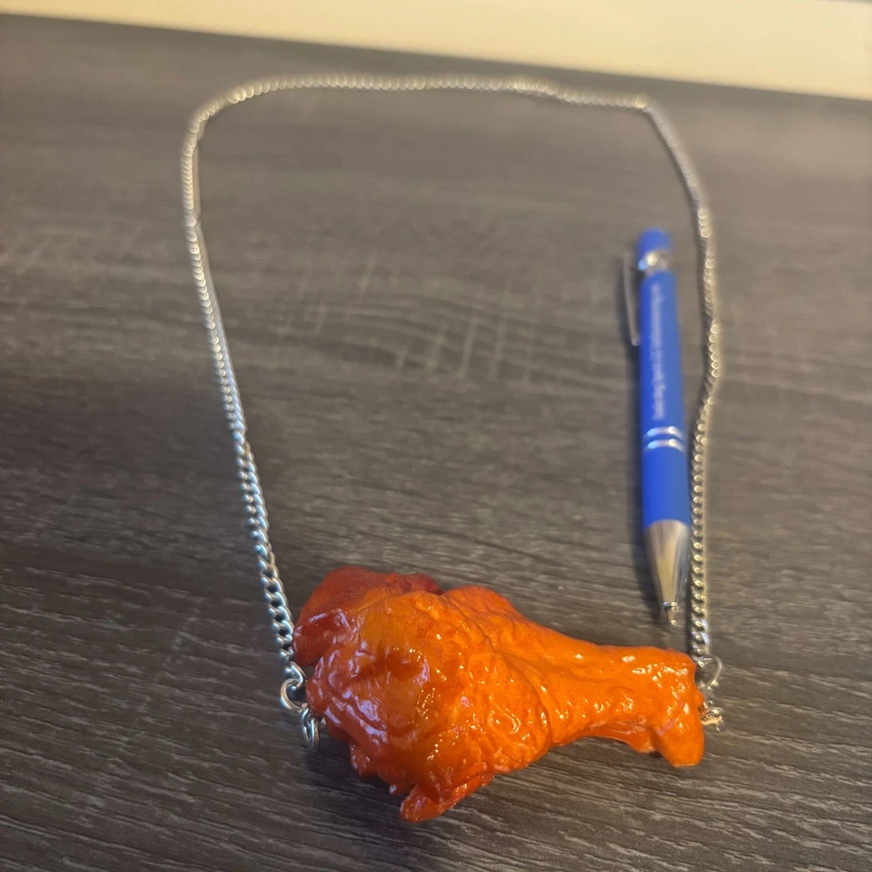 Ожерелье с куриными крыльями — резиновое ожерелье с крылом буйвола - Изображение 3 из 3