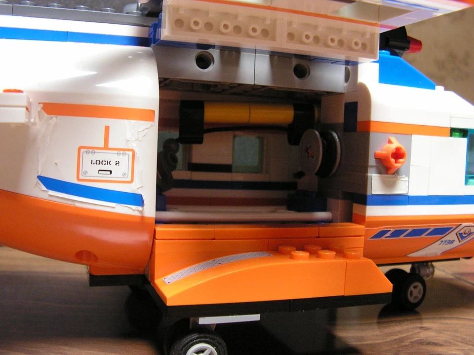 LEGO City 7738 Coast Guard Helicopter and Life Raft, photo 4 sur 5