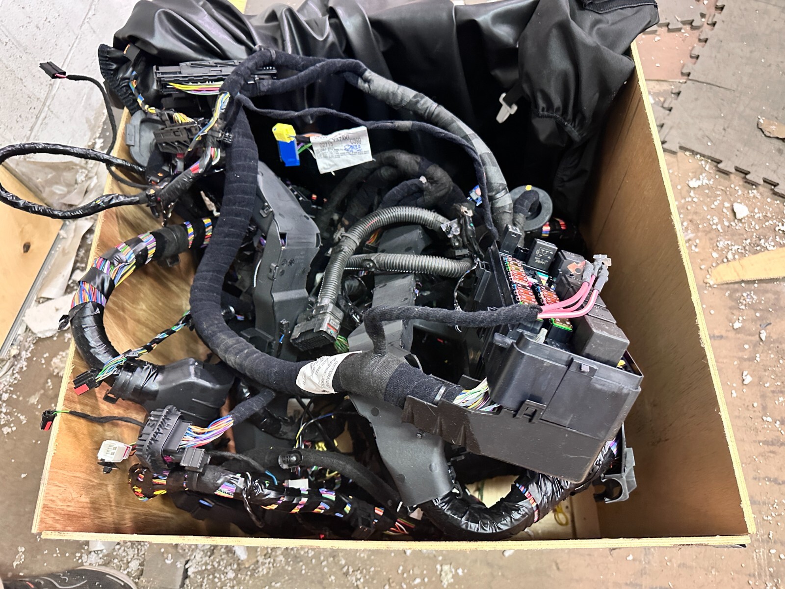 2017 - 2020 Maserati Levante S Front Wire Harness Fuse Box OEM M161 17 18 19 20
