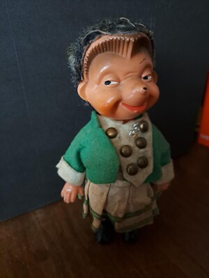 Alte Mucki Figur  Wer nimmt mich? Ich brauche neue Befestigungen