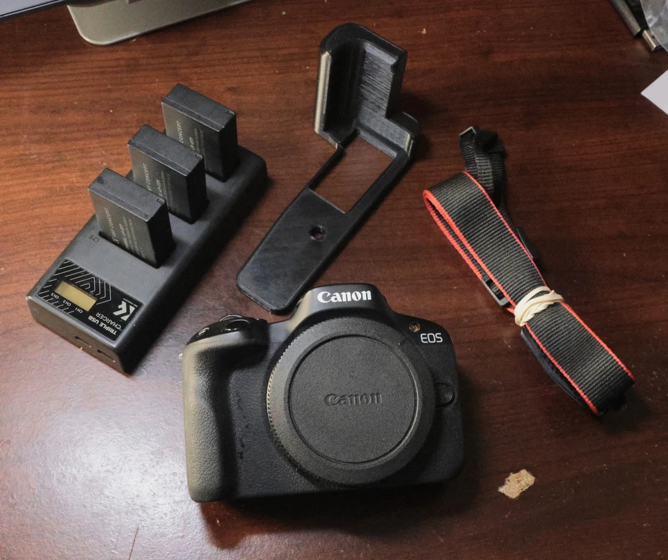 Canon EOS R50, photo 1 of 5