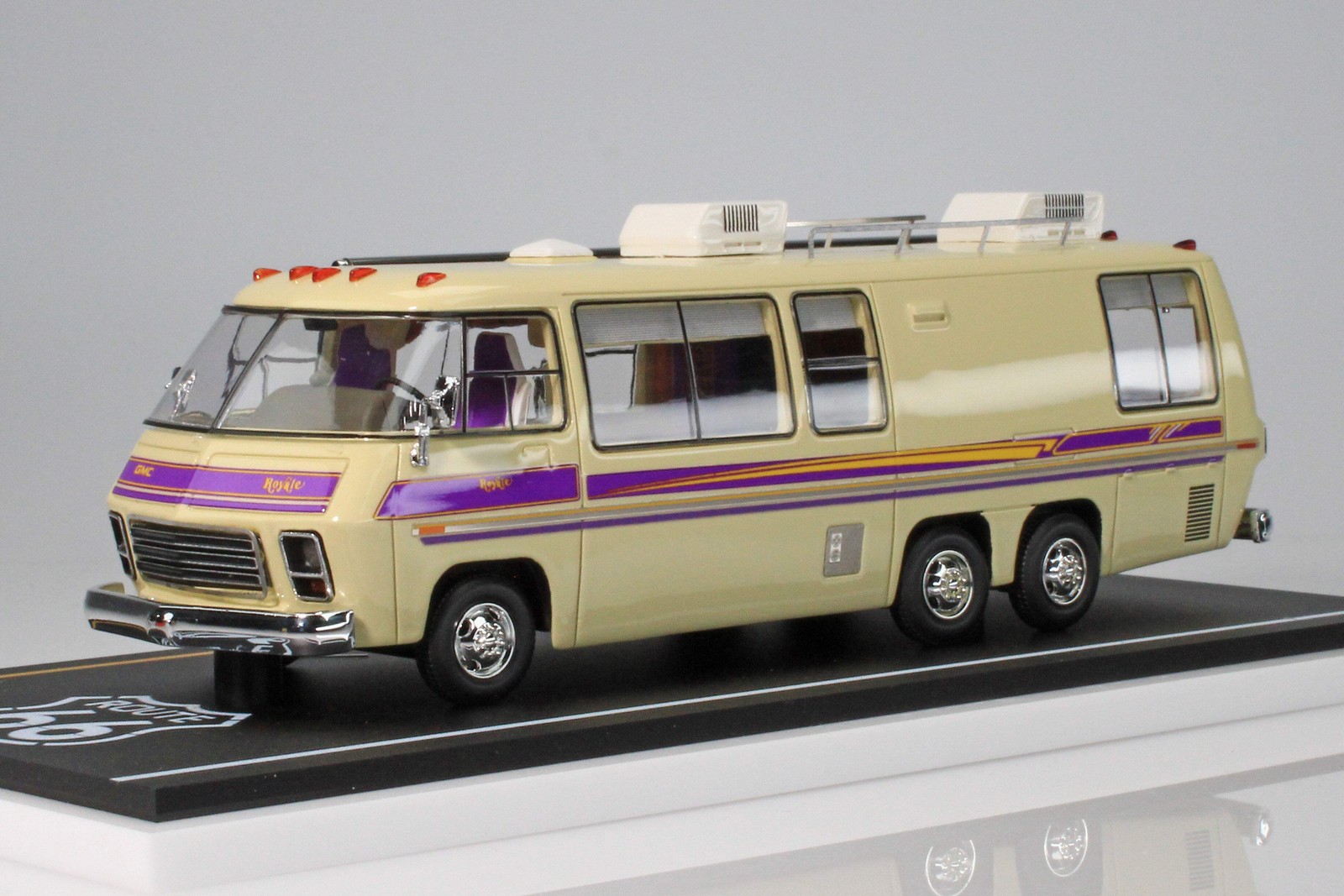 GMC Motorhome 1:64 MK Miniatures MKGMC-ivory