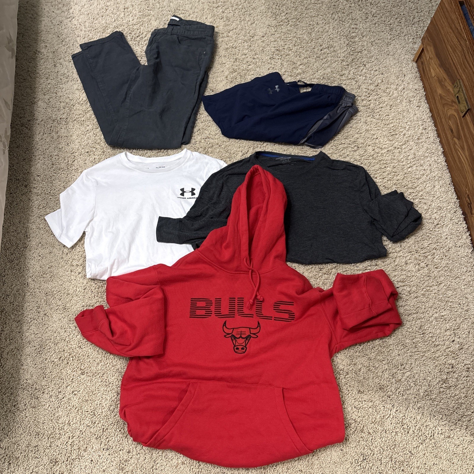 Men’s Athletic Shirts Shorts Pants Lot Of 5 Under Armour Bulls Adidas S/M