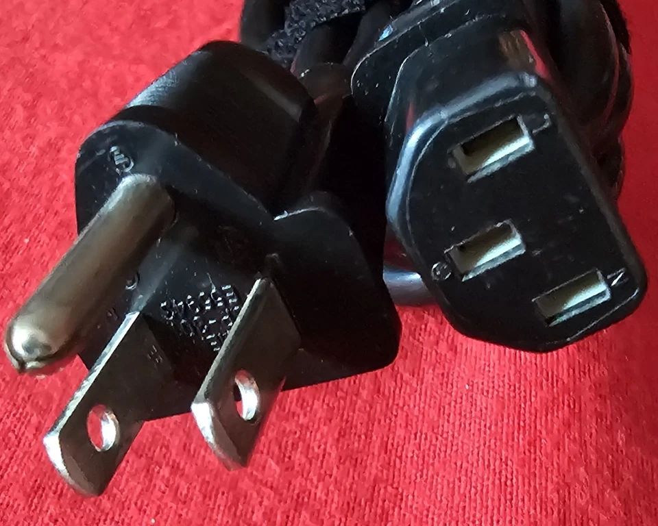 Fractal Design Edison M 750W 80+ Gold Modular Power Supply PSU- FD-PSU-ED1B-750W - Image 4 of 4