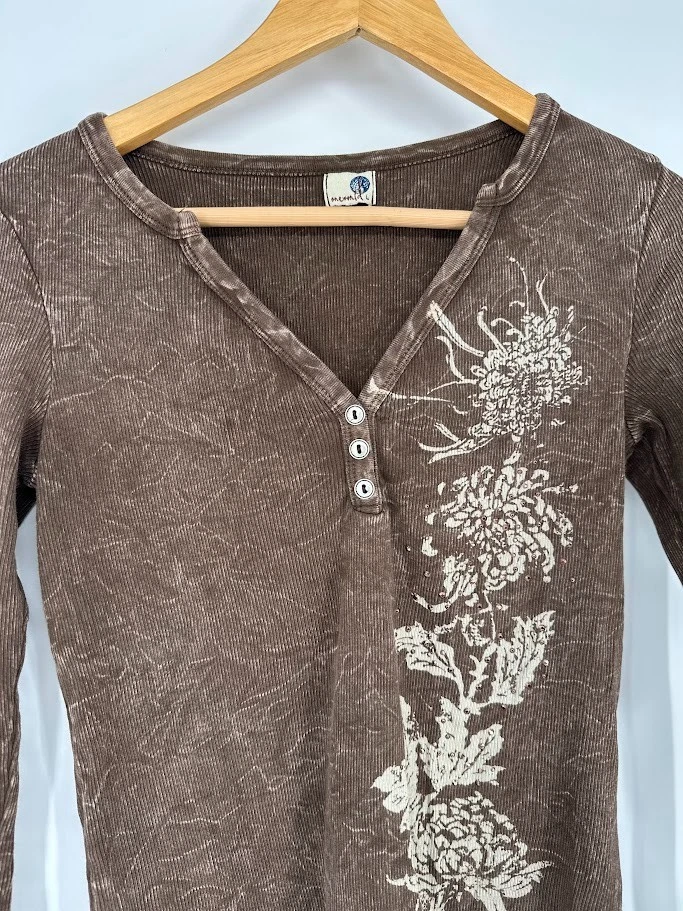 Top Henley One World Y2K Manga Larga Estrás Para Mujer L Marrón Ajustado Grunge Foto 2 de 4