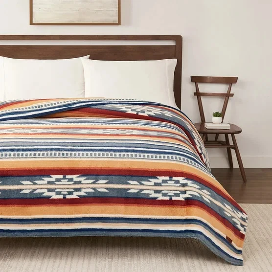 Pendleton 人造毛皮豪华毯 - 双 66 英寸 x 92 - Saltillo 条纹 - 全新 — 第 4/4 张图片