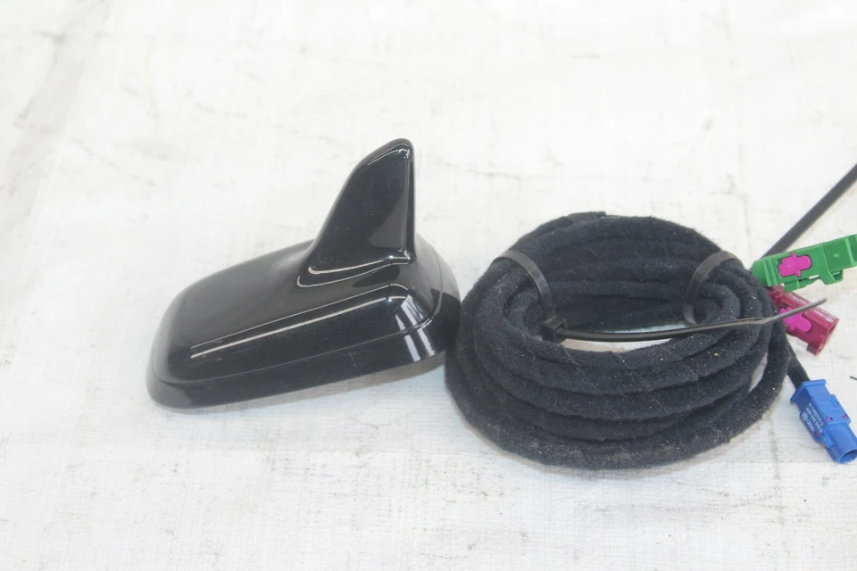 2009 AUDI TT 8J КУПЕ #156 2.0L АКУЛЫ ПЛАВНИК КРЫШИ АНТЕННА ЧЕРНЫЙ 8J8035503B - Изображение 3 из 4