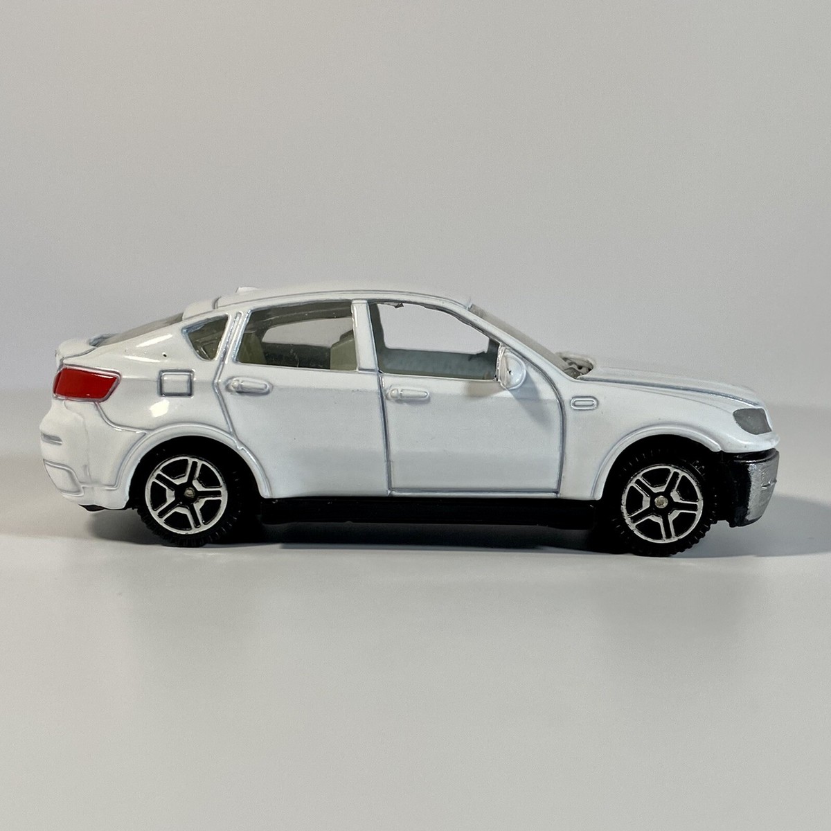 Kai Yu #KY80601-4 2009 BMW X6 1:64 Diecast Car White Rare Obscure