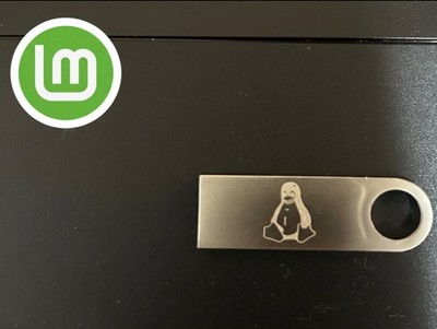 Linux Mint 22.2 on Bootable USB Flash Drive with Tux Logo (2025)